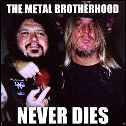 slayer4life93:  It never dies folks Dimebag Darrell to the left of Pantera and Jeff Hanneman of Slayer on the right \m/ RIP to these 2 legends #legendsneverdie #dimebag #jeffhanneman #pantera #slayer #heavymetal #throwback #metal #dimebagdarrell #rip