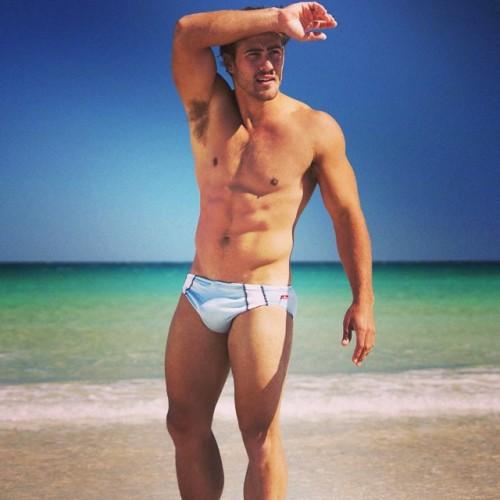 greenspeedos:  aussiebum-team:  It’s a hot one here in Sydney! #aussiebum #summerscoming #beach #blueskies  Sunday is here..sun day too 