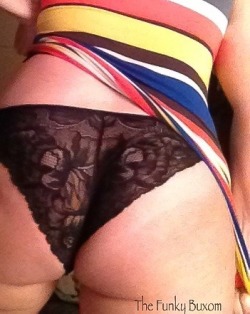 thefunkybuxom:  Annnnnnd the bum!!! It is Ass Wednesday after all! I’ll have some fresh pic from today later. Enjoy these for now.