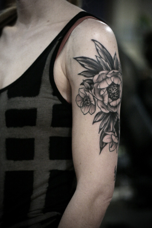 Wrapping peony/crow skull/hellebore for Elizabeth. Thank you!