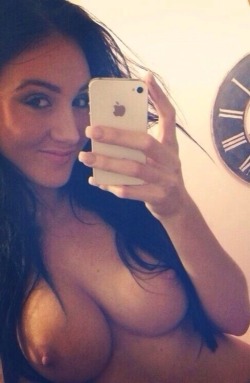 selshot-selfie-sexy:  JSSB : Jeune Salope