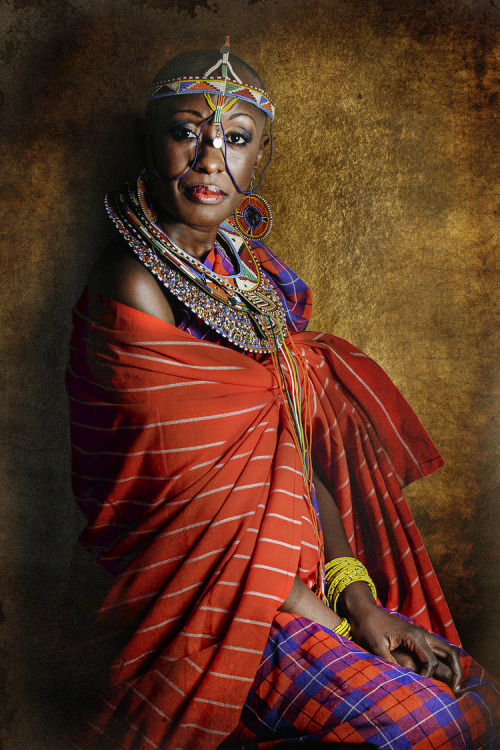 yagazieemezi:‘RESILIENTS 2014’ by Joana Choumali« Resilients » show that lineage is inextinguishable