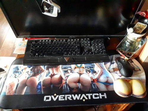 So my new mousepad is dope af lmao. . . . . . . #overwatchgame #overwatchmerch #butts  www.i