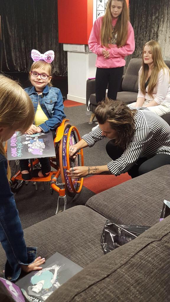 harrystylesdaily: Cardiff, 6/06