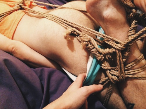 camdamage:  Rope practice cont’d: now with added cuttlefish and his adorableness (I made him untie himself a little at the end so what)  