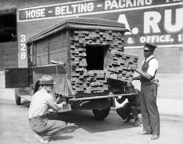 historyinpics42:  Feds inspect truck for alcohol during Prohibition in the United