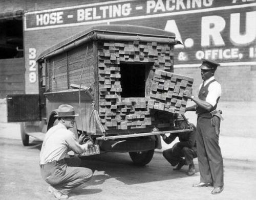 historyinpics42:  Feds inspect truck for adult photos