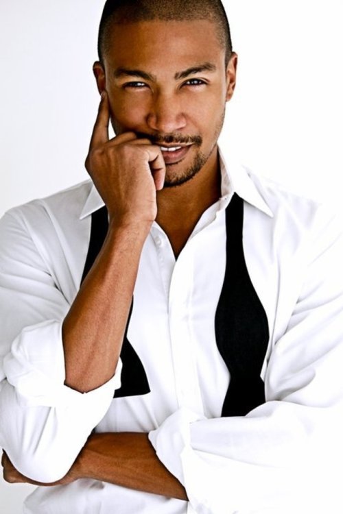 handsomeis:  Charles Michael Davis, American actor. 