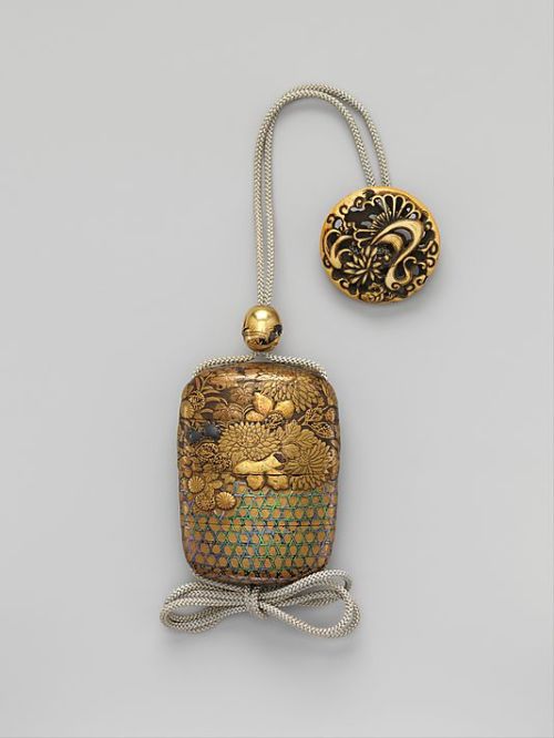 Case (Inrô) with Chrysanthemum DecorationPeriod: Edo period (1615–1868)Date: 18th–19th centuryCultur