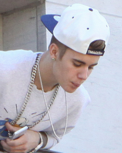 justinbiebern:  justin bieber spitting on fans and then laughing about it 