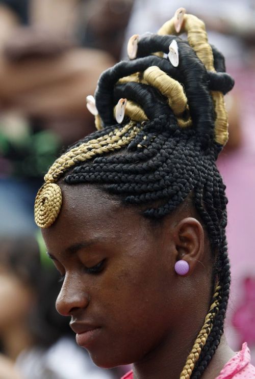 summeroftheblackgirl:  Afro Columbian hairstyles from various iterations of the Afro Columbian Hairstyle Competition.  Here is an article telling us more about the styles and their history. Afro-Colombian women braid messages of freedom in hairstyles