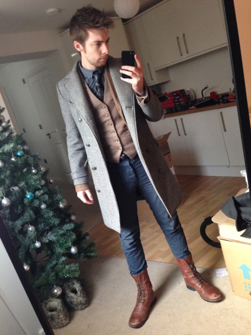 2manyfandomsnotenoughfeels:anthonygrey:I always find that the best way to dress is somewhere between