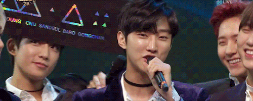 orange-sandeul:  when friends are too proud of you