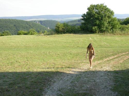 http://nudehkng.tumblr.com/post/55340886812