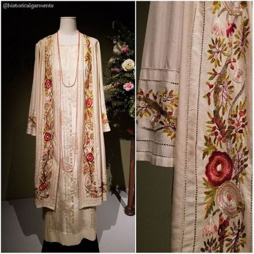 historicalgarments1:1920s style coat and dress worn by Cora Crawley, Countess of Grantham, at a wedd