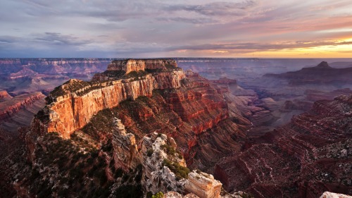 yuzees:Arizona’s Grand Canyon is a natural formation distinguished by its layered bands of red rock and its vast scale, averaging 10 miles across and a mile deep along its 277-mile length. Much of the area is a national park. With sweeping vistas, it’s