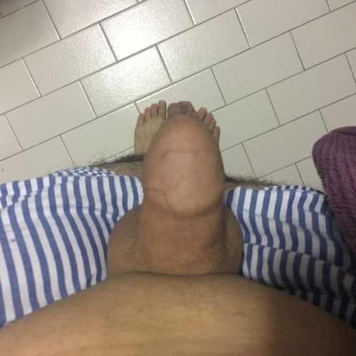 cuckoldsingapore84:Good thing about having a short dick. Do not need alot of effort to hide my hard 