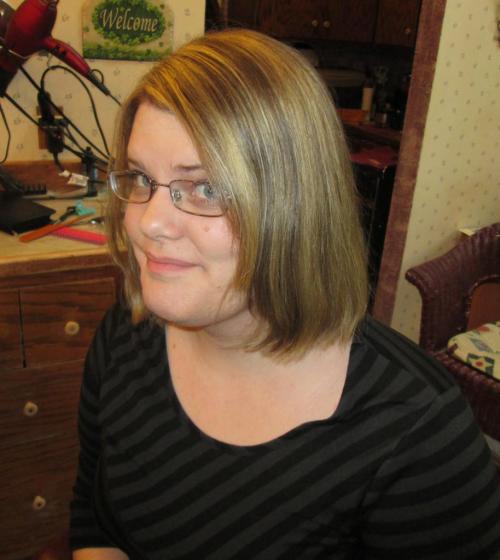 antivanruffles:More shots of the cut (though this selfie still shows the color best), complete with 