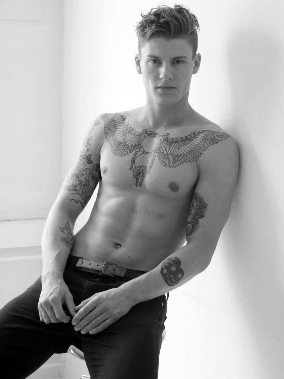 teenlivingdead:  ✝ VINTAGE,MALE BEAUTY,BLACK&amp;WHITE AND COLORFUL ✝ 