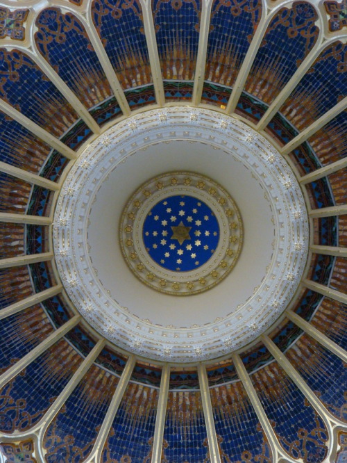 firsttemple:  The Szeged Synagogue is a synagogue in Szeged, Hungary. It is a 1907 building des