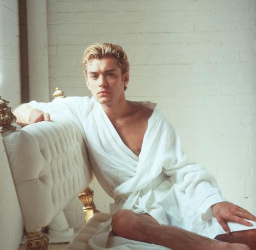 80s90sthrowback:Jude Law photographed by Lord Snowdon, 1996.