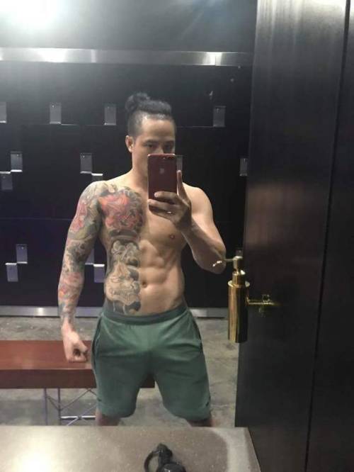 tuananh94: topgymhanoi: vietnamesegay: vnguys: Huy Oniwww.facebook.com/oni.huy.5 Mê ông này 