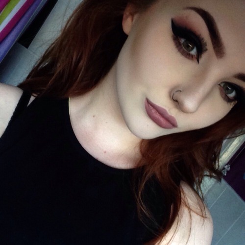 shitwlns:  shame my hair isn’t as strong as my make up 