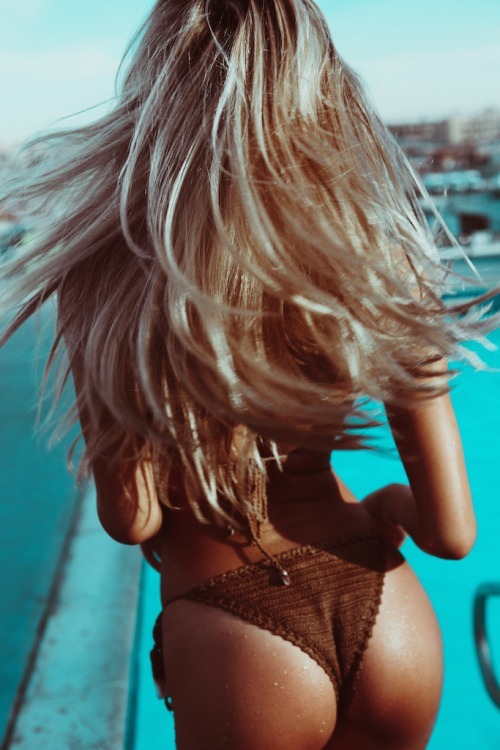 goshakolbasnikov:  Alexis Ren by Lucas Passmore