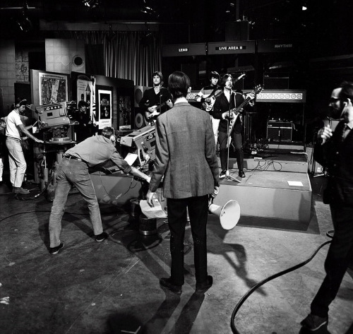 sixtiesgaragefuzzbeatpsychyeye:  The Kinks on set during rehearsals for TV show Ready Steady Go, Wem