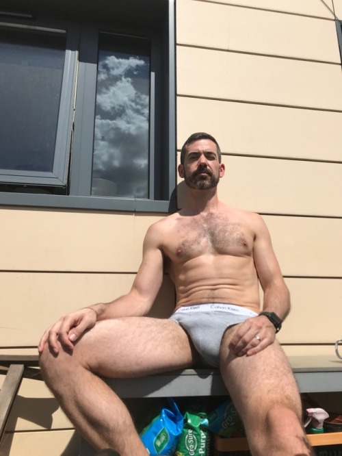 hairyhunghotmen: delectablycrispybarbarian: Sun’s out… balls out? Yes please