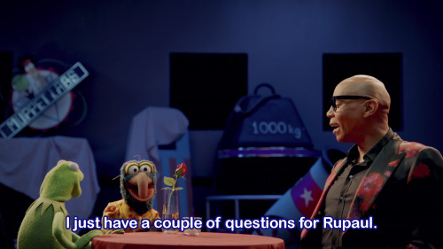 beinggayisreallyexpensive: rootbeergoddess: Gonzo what the fuck? Gonzo interrogating RuPaul over his