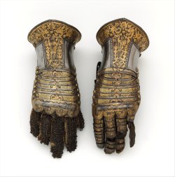 stunningpicture:Gauntlets made from gold,