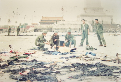 shihlun:Chinese soldiers burn what appears to be the remnants of the protesters’ camp in Tiananmen S