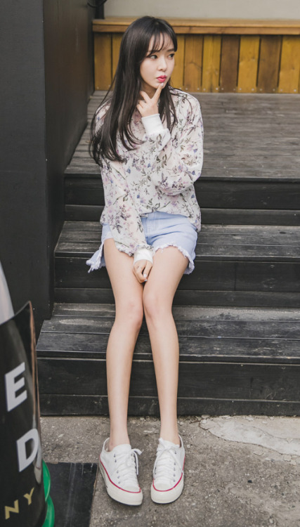 kstylick:Sheer Floral Pullover by Envylook