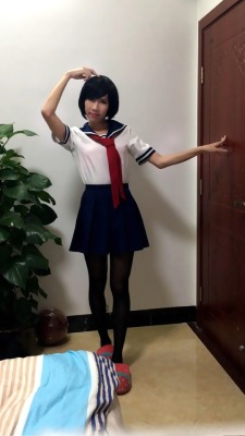 一只crossdresser from China