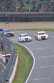 duck7-motorsports: Gordon Shedden wins by 0.040s over Andy Priaulx in the second BTCC race at Brands