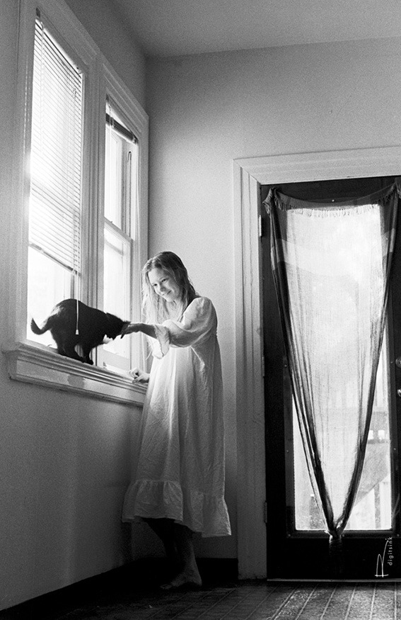 thephotographerssociety:
“rrrphoto:
“ Laura
Pentax K1000 HP5 1995
©Robert R. Rossello
INTENTIONALLY LEFT BLANK
flickr | FB
”
A delightful moment in black and white.
- Isa
”