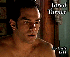 el-mago-de-guapos: Jared Turner  Go Girls 1x11 (also shirtless Jay Ryan walks in