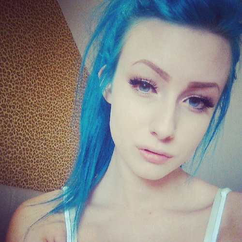 luxy-rose:  Oldie. A picture I never posted on here with my blue hair. in ♡ instagram: luxyrose ♡ 