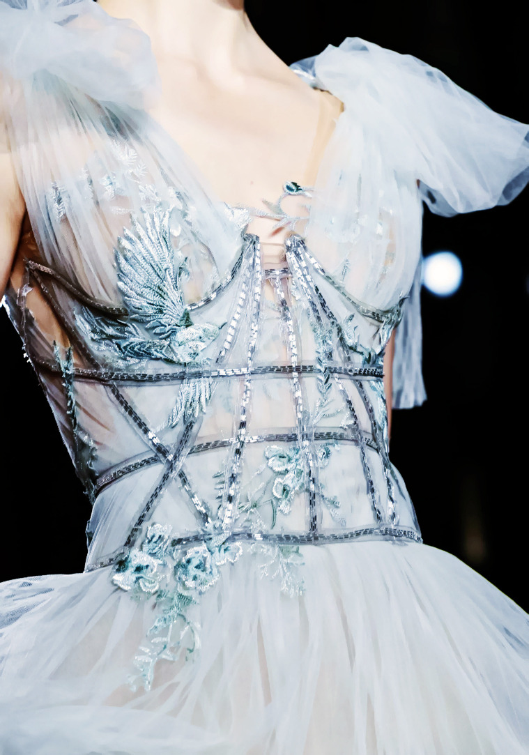 fuckyeahfashioncouture:  Marchesa Spring-Summer 2016 NYFW 
