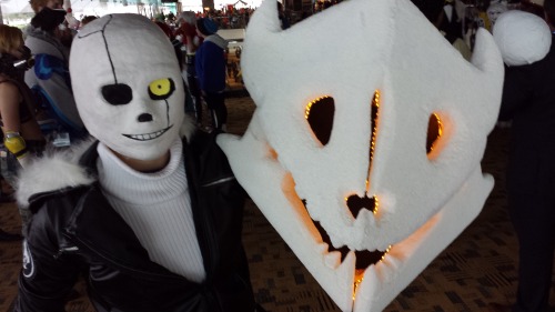 laundrysketchpile:  jackscarab:  Otakon 2016 Cosplay: Undertale Friday (1/3).The very young and delightfully well-behaved Frisk was donated to the photoshoots by Melody the Mommy/Cosplayer. See the ice pop they’re holding? Nice Cream Guy had a cooler