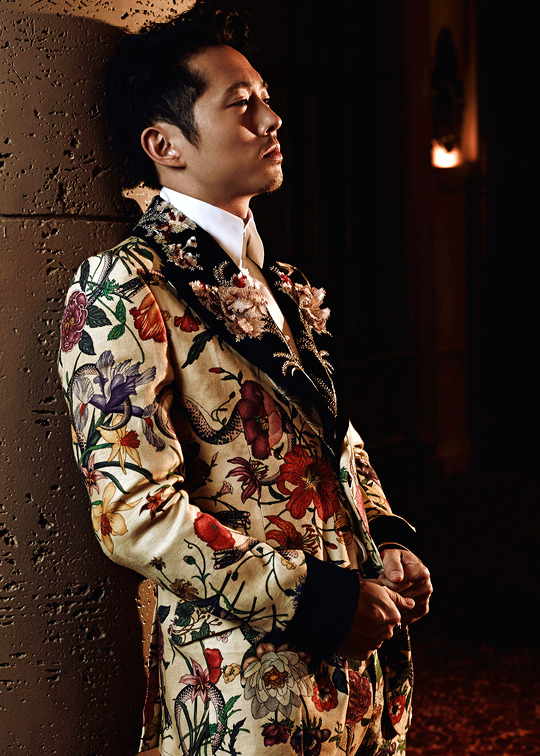 waititi:Steven Yeun  ©Ssam Kim // Glass Men