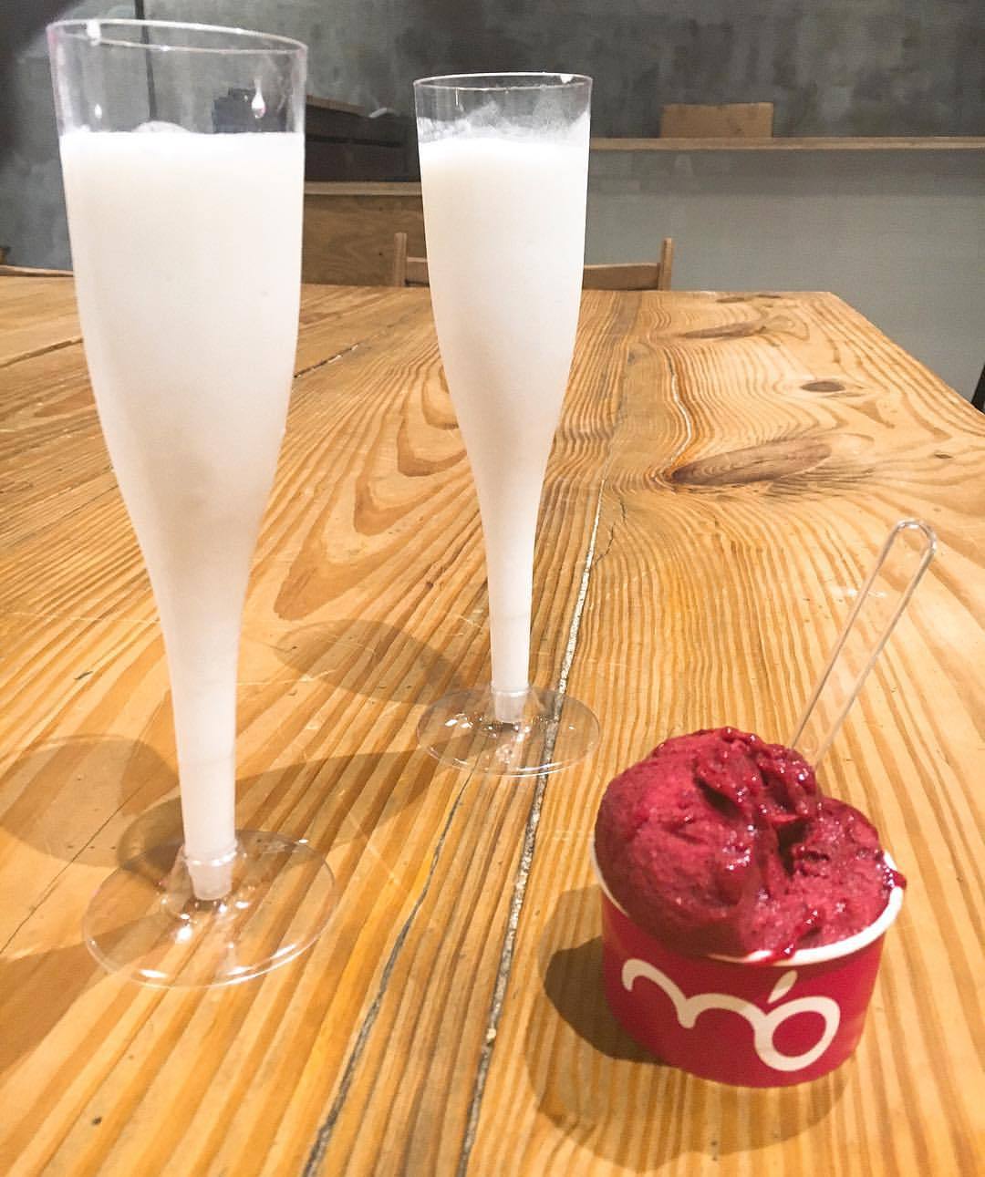 Happy Hour/Dessert.
Sgroppino, lemon sorbet + prosecco from @moilgelato at @gansmarket.
Refreshing & delicious. #drink #prosecco #bubbles #sorbet #lemon #frozen #eeeeeats #gelato #keepitcute #grub #sweet #sweets #citrus #NYC #meatpackingdistrict (at...