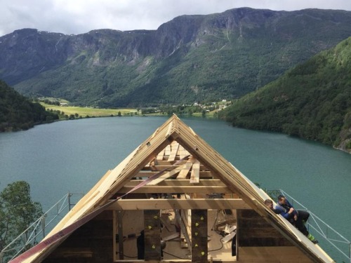 speciesbarocus:The reconstruction of the Wittgenstein’s house in Skjolden, above the lake Eidsvatnet