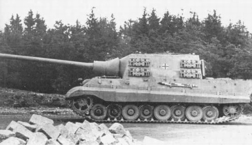 mavitpzv:Jagdpanzer VI (SdKfz 186) “JAGDTIGER”. Armament: 1x 12.8 cm. Pak 44 L/55. - 1x 7.92mm MG 