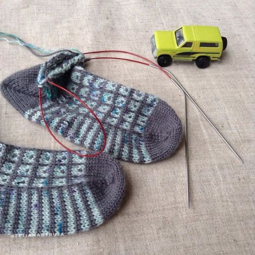 Some progress for socks &ldquo;with pictures&rdquo;I need to finish them as soon as possible