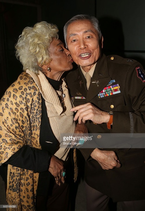 fabulouslymemzb:nikpetersthefirst:queenn-i-c:guljerry:Nichelle Nichols and George Takei are friendsh