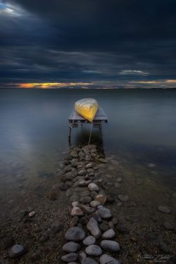 maya47000:  Canoe sunrise by Julien Delaval