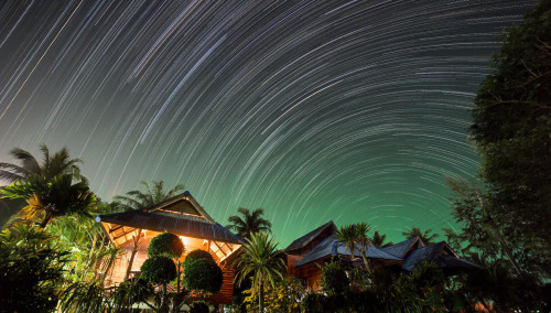 Six hours of stars over my jungle beach hut. [1920x1090] [OC]