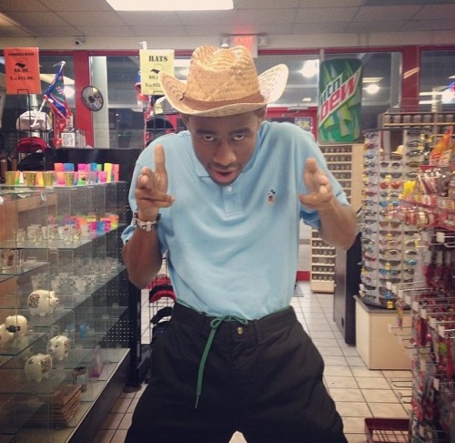ayy-oddfuturo:  THERE’S A SNAKE IN MY BOOT